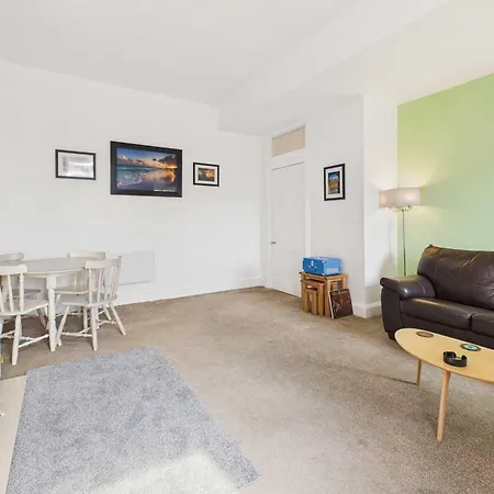 Host & - 27 Metropole Towers *