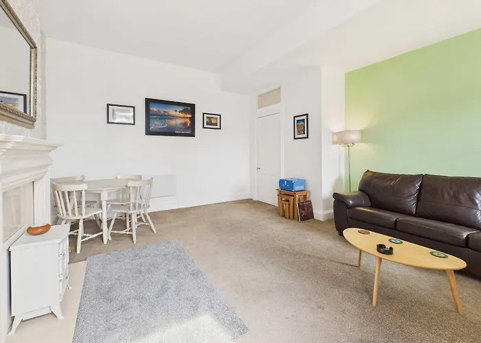 Host & - 27 Metropole Towers *